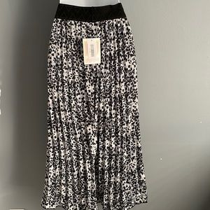 LuLAROE long skirt size 2XL / 31 inches long / 17 1/2"